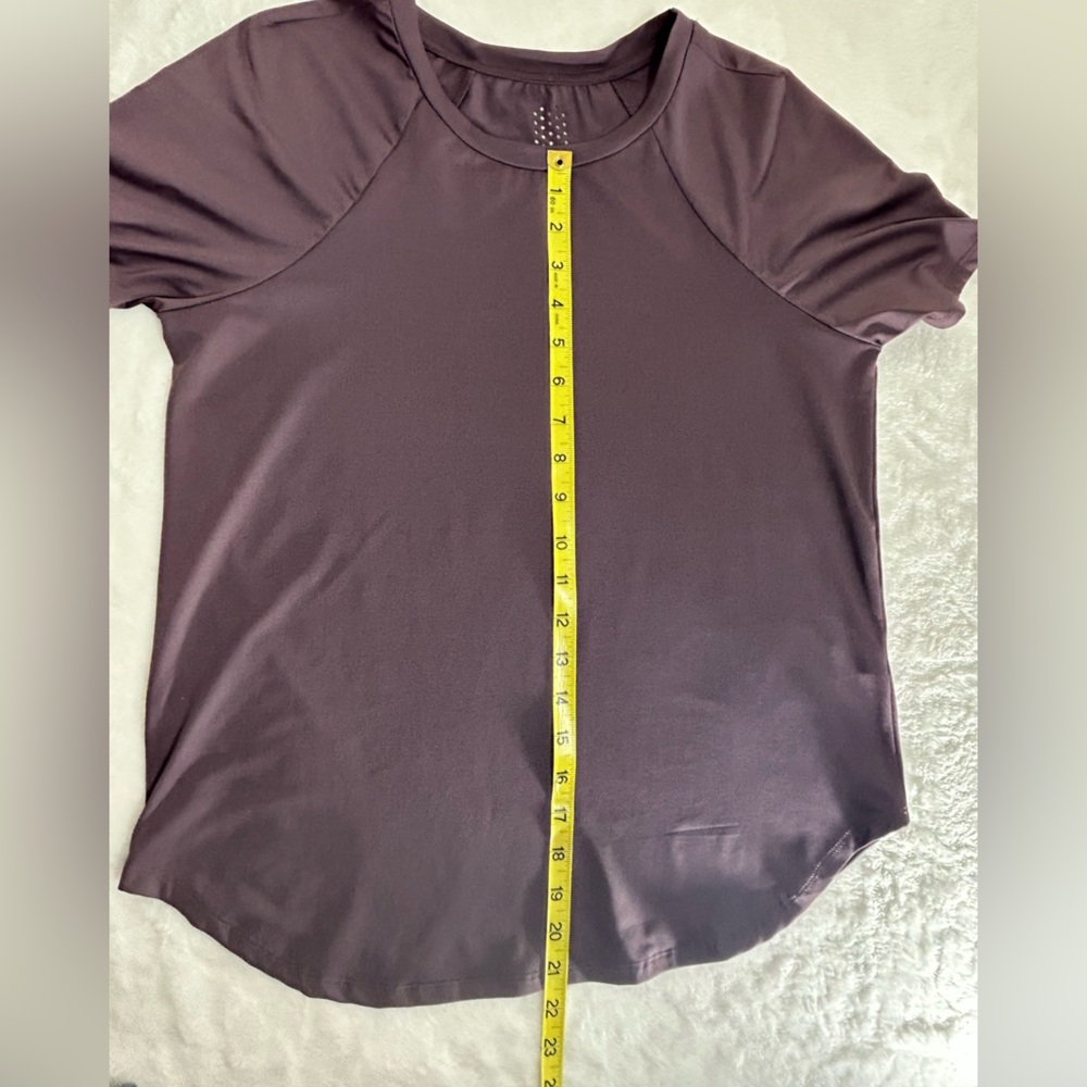lululemon athletica Deep Plum/Mauve Colored Short Sleeve Quick Dry Tee Size L - Picture 6 of 6